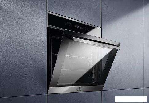 Электрический духовой шкаф Electrolux SenseCook 700 EOE7F31X