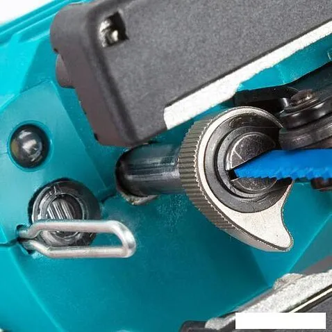 Электролобзик Bort BPS-900X-QLT