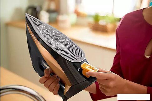 Утюг Philips Azur 7000 Series DST7040/80