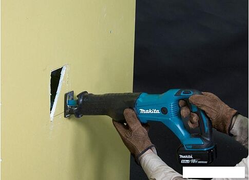 Сабельная пила Makita DJR186Z