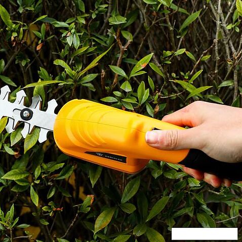 Кусторез + ножницы Deko DKGS4 063-4470 (с АКБ)