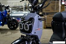 Электроскутер AVM.Plus Zoomer (серый)