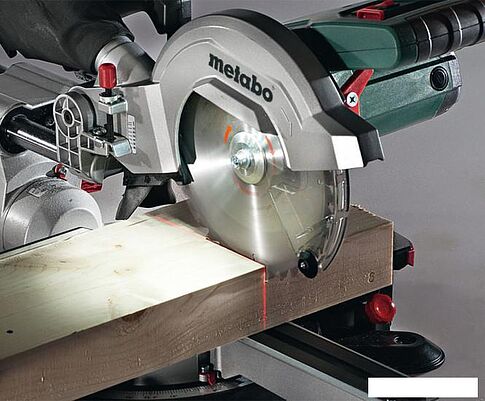 Торцовочная Metabo KGS 305 M