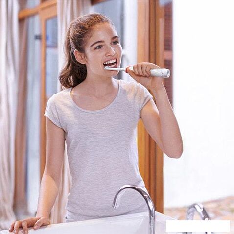 Электрическая зубная щетка Oral-B Smart 4 4000N Teen D601.523.3 (белый)