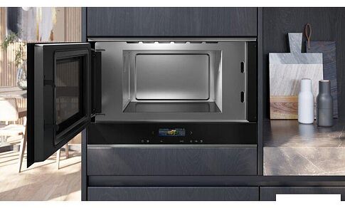 Микроволновая печь Siemens iQ700 BF722L1B1