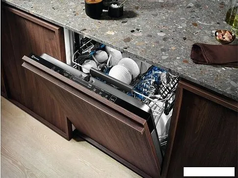 Встраиваемая посудомоечная машина Electrolux 700 GlassCare EEG67410W