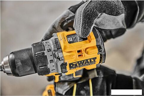 Дрель-шуруповерт DeWalt DCD800H2T (с 2-мя АКБ 5 Ач, кейс)