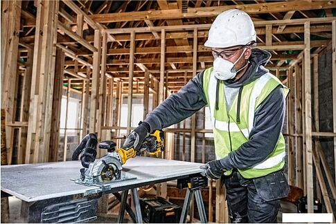 Дисковая (циркулярная) пила DeWalt DCS571NT (без АКБ, кейс)