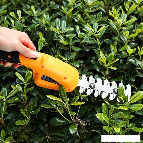 Кусторез + ножницы Deko DKGS4 063-4470 (с АКБ)