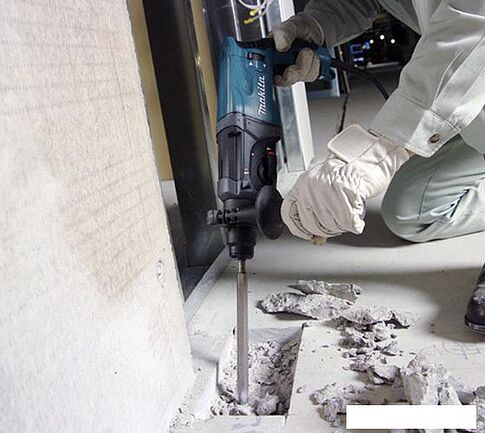 Перфоратор Makita HR 2470 T