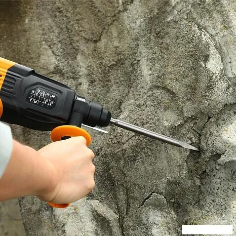 Перфоратор Deko DKH900 083-1044 (кейс)