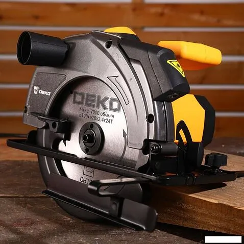 Дисковая (циркулярная) пила Deko CS1800-D 083-1101