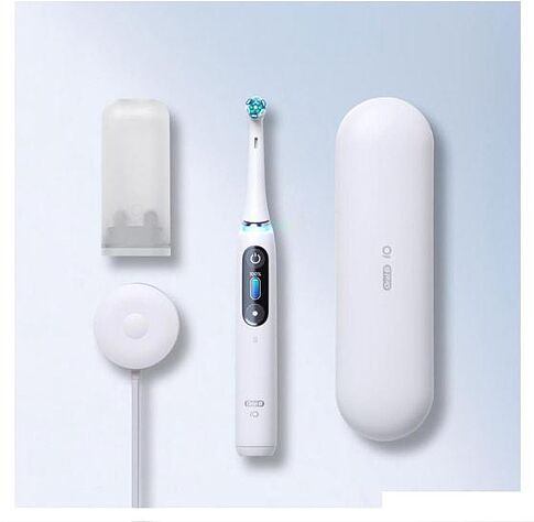 Электрическая зубная щетка Oral-B iO 8 (белый, 1 насадка)