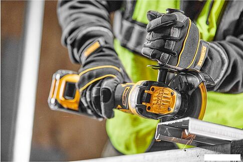 Угловая шлифмашина DeWalt DCG409VSNT-XJ (без АКБ, кейс)