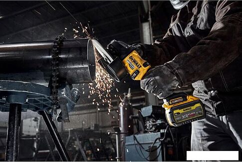 Угловая шлифмашина DeWalt DCG440N (без АКБ)