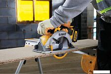 Дисковая (циркулярная) пила DeWalt DCS391NT (без АКБ, кейс) Дисковая (циркулярная) пила DeWalt DCS391NT (без АКБ, кейс)