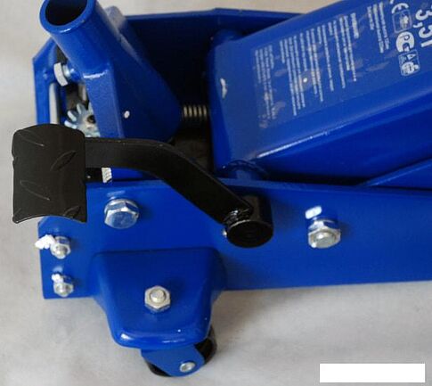 Подкатной домкрат AE&T T31203 3.5т