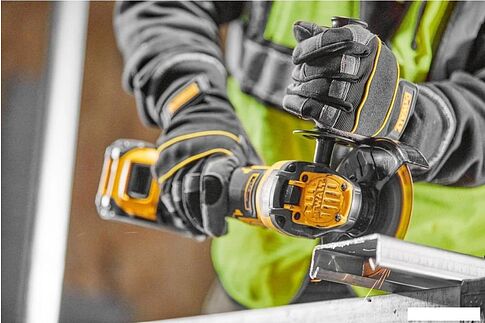 Угловая шлифмашина DeWalt DCG416VSN (без АКБ)