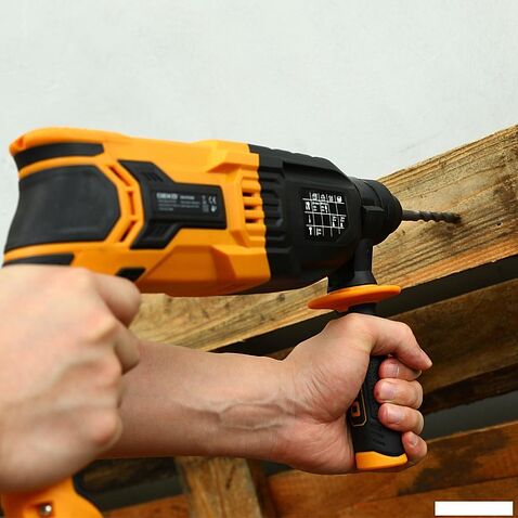 Перфоратор Deko ZKH1000W 084-1014 (кейс)