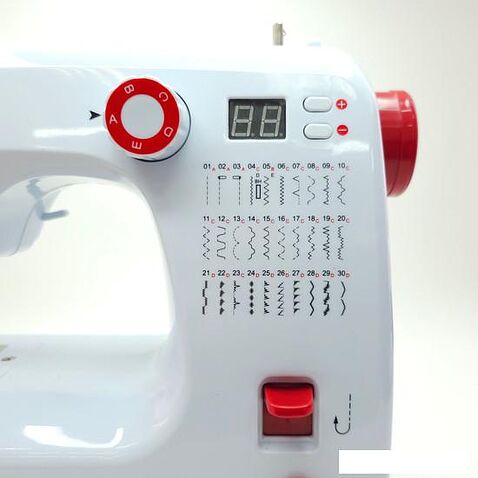 Электромеханическая швейная машина Janete 702