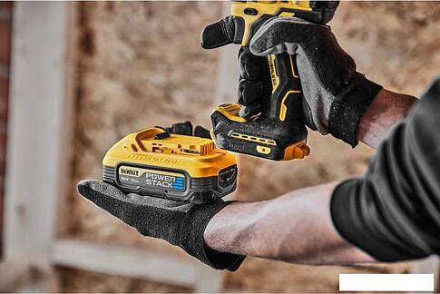 Дрель-шуруповерт DeWalt DCD800H2T (с 2-мя АКБ 5 Ач, кейс)