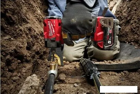 Гайковерт Milwaukee M18 FIW2F12-502X 4933478444 (с 2-мя АКБ, кейс)