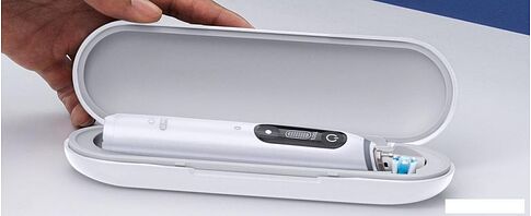 Электрическая зубная щетка Oral-B iO 7 (черный)