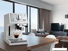 Рожковая кофеварка DeLonghi Active Line ECP 33.21.W