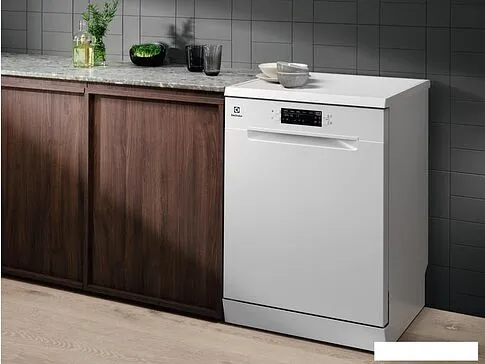 Отдельностоящая посудомоечная машина Electrolux ESA47200SW