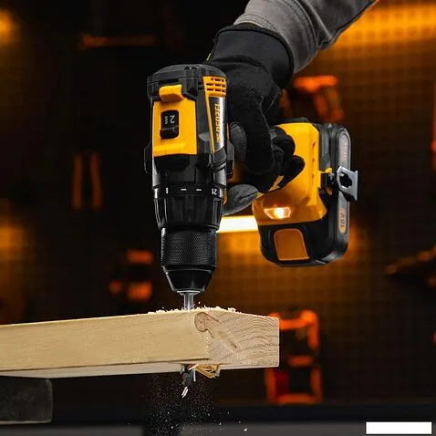 Дрель-шуруповерт Denzel BLDL-IB-18-0 26122 (без АКБ)