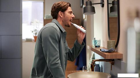 Электрическая зубная щетка Philips Sonicare 7100 HX7420/01