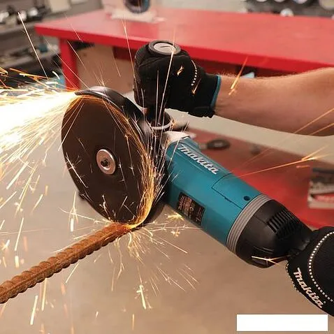Угловая шлифмашина Makita GA9080FX1