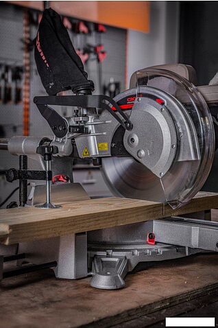 Дисковая (циркулярная) пила Crown CT15233P