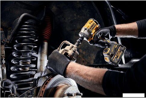 Гайковерт DeWalt DCF923B (без АКБ)