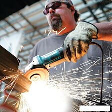 Угловая шлифмашина Makita 9565PCV