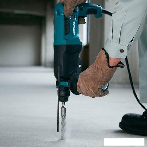 Перфоратор Makita HR2600