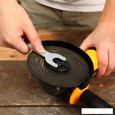 Угловая шлифмашина Deko DKAG750-125