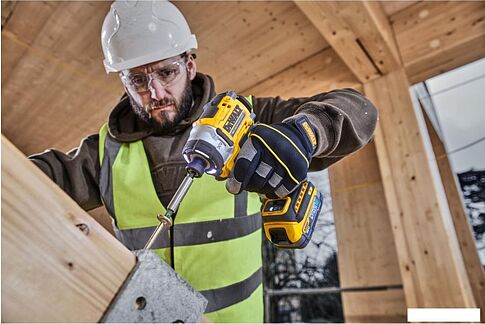 Винтоверт DeWalt DCF860NT (без АКБ, кейс)