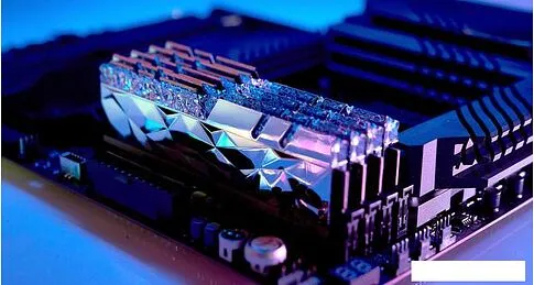 Оперативная память G.Skill Trident Z Royal Elite 2x16GB PC4-28800 F4-3600C16D-32GTESC