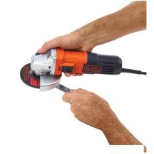 Угловая шлифмашина Black & Decker G650