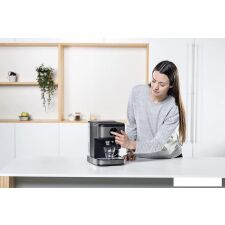 Рожковая помповая кофеварка Black & Decker BXCO850E